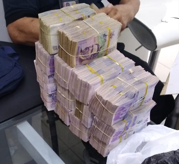 dineringasilegalingas